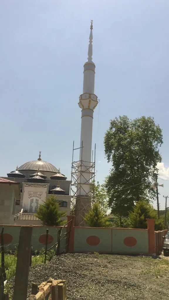 Köy camii minaresinde iskele sökümü öncesi son aşama