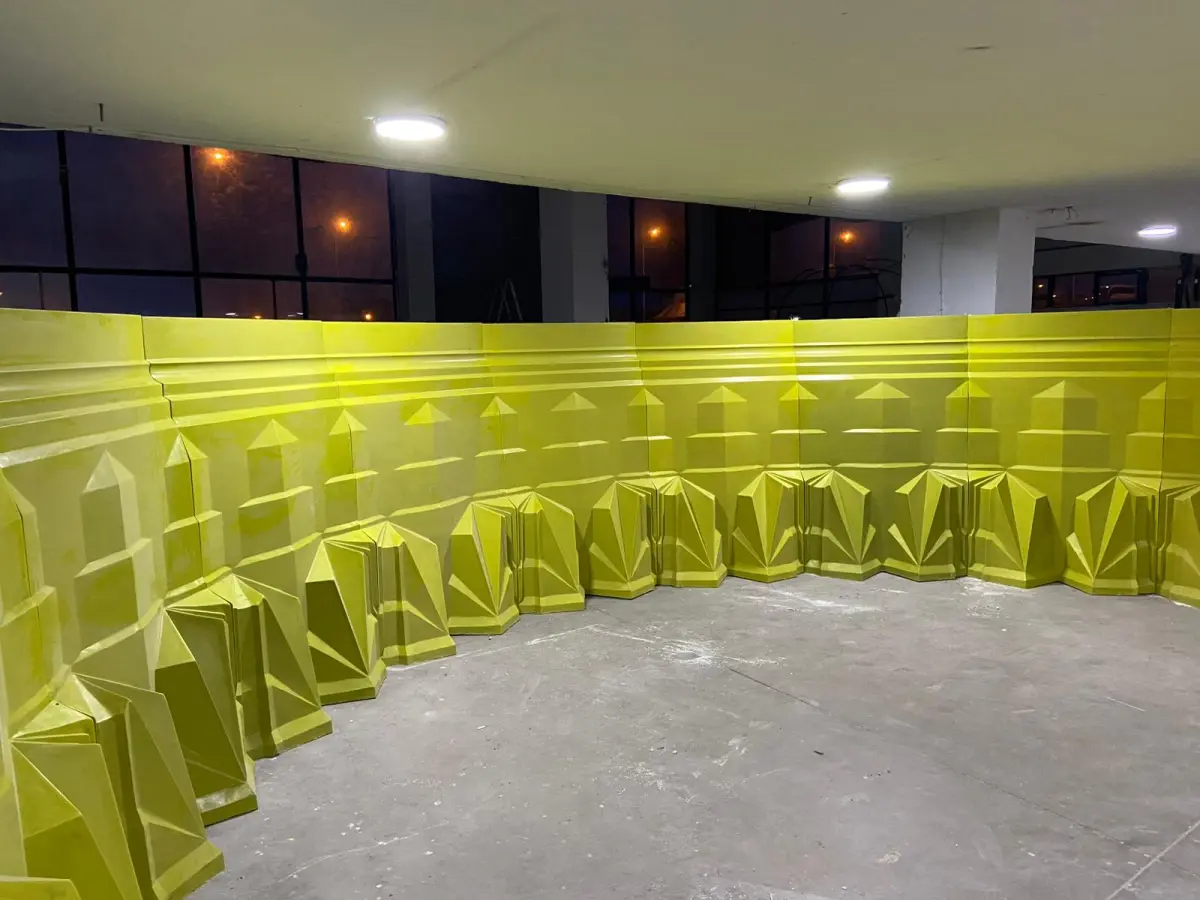 Kalıptan çıkmış deneme dökümü — beton yüzeyde motif