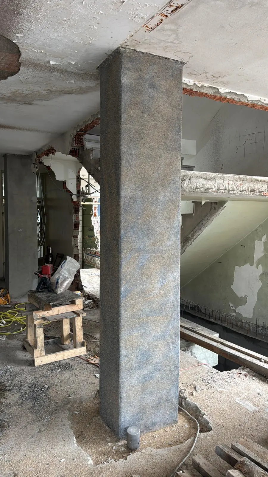 Kat geçişinde donatı sürekliliği detayı