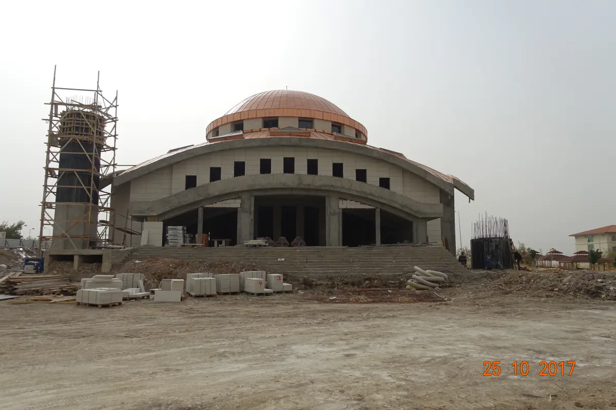 Kahramanmaraş Sütçü İmam Üniversitesi camisinin inşaat hâli ve bakır kubbesi