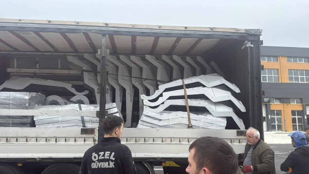 Fiberglas kabuk yüzeyinin parlaklığı — jelkot detayı