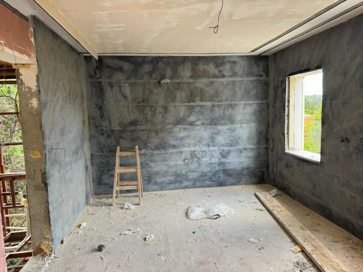 Korozyon hasarlı beton kesitin sökülmesi