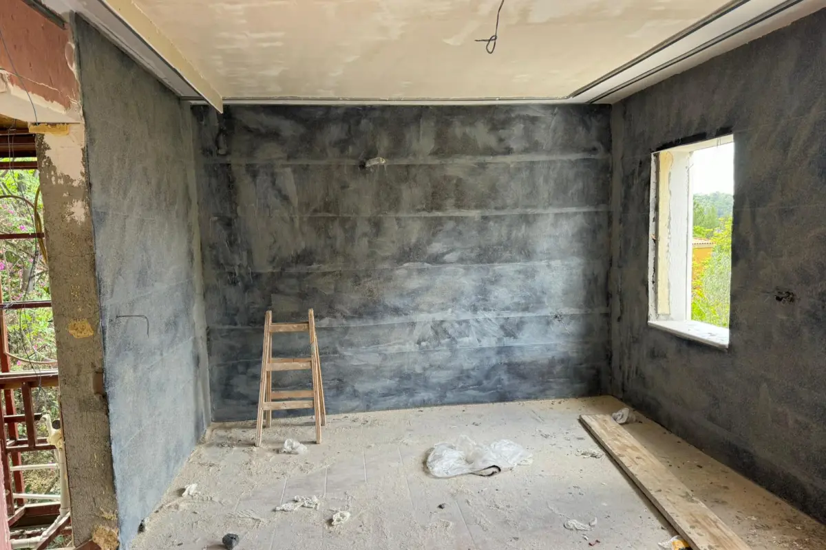 Korozyon hasarlı beton kesitin sökülmesi