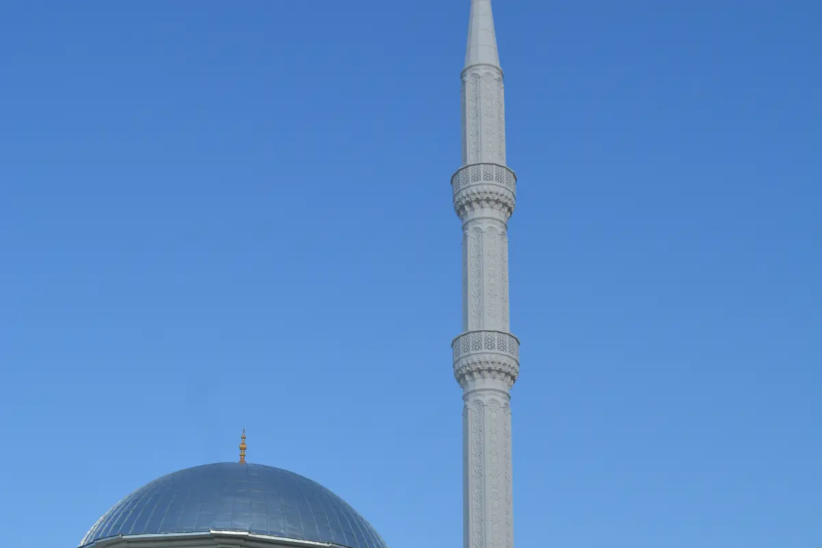 Ordu Kayabaşı Camii ve çift şerefeli minaresinin genel görünümü