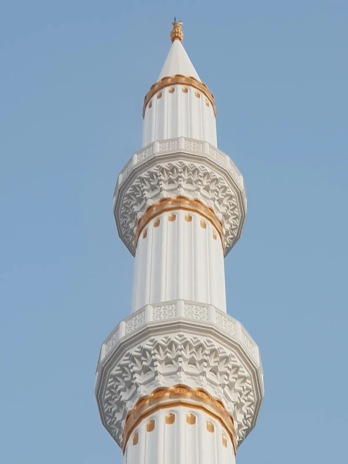 Samsun Atakum Büyük Camii minaresinin tamamlanmış üst bölümü ve alemi