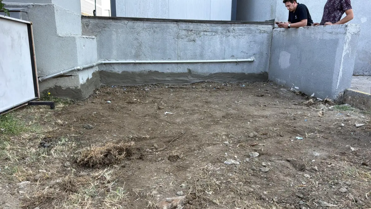 OG odası perdesi boyunca açılan kazı alanı, çalışma öncesi